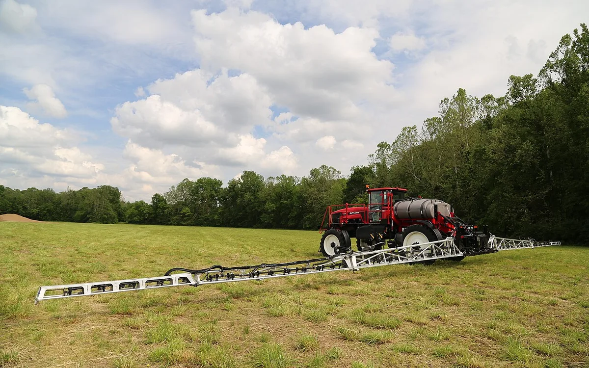 Pulverizador autopropelido em dessecação pré-plantio para manejo de plantas daninhas