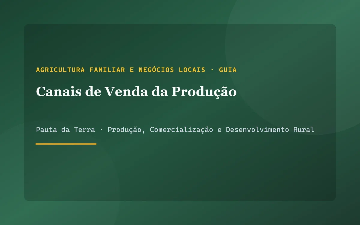 Caixas de hortaliças e frutas frescas organizadas para venda no comércio rural